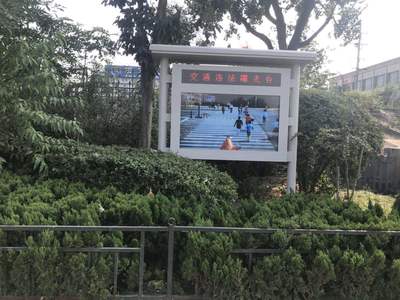 戶外廣告機(jī)廠家 引領(lǐng)數(shù)字廣告新潮流，構(gòu)建城市視覺新體驗(yàn)